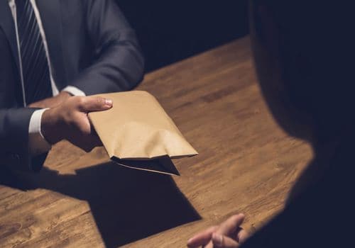 تفاوت وام دهی کریپتو با وام بانکی