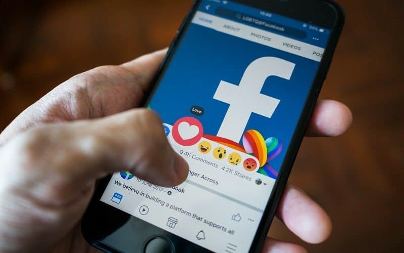 لایک کردن پست فیسبوک در تلفن همراه